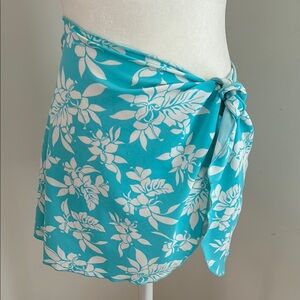 Vintage Raisins Blue and White Floral Sarong